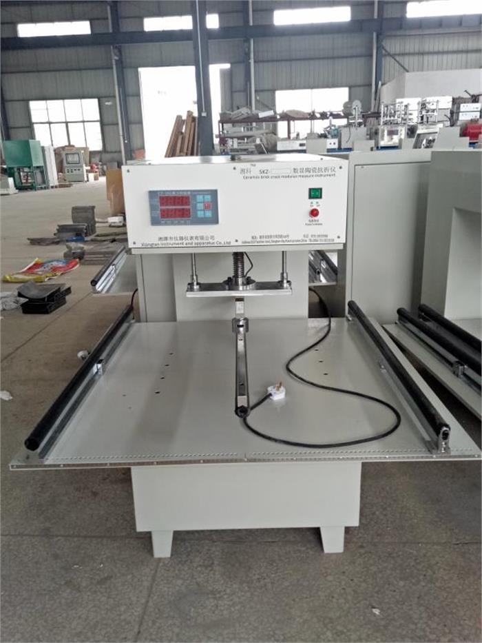 Kiểm tra độ bền uốn ống địa kỹ thuật trong phòng thí nghiệm bằng phương pháp uốn ba điểm